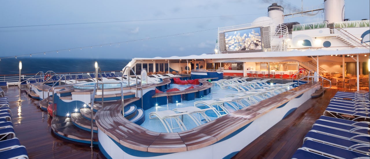 Lugna poolen längst bak